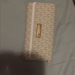 Michael kors wallet